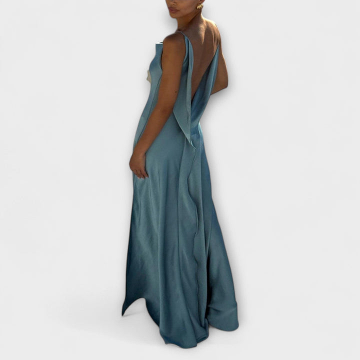 Hallie | Vestido maxi de satén con abertura