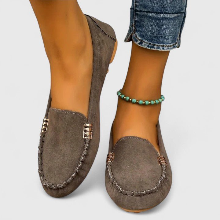 Eulalia | Mocasín turquesa con costuras decorativas