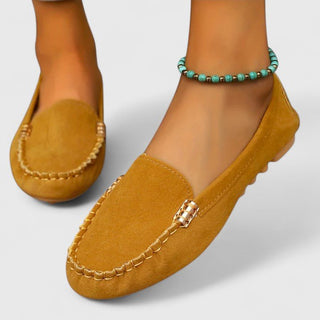 Eulalia | Mocasín turquesa con costuras decorativas
