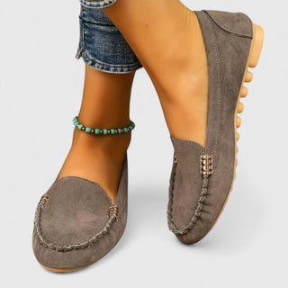 Eulalia | Mocasín turquesa con costuras decorativas