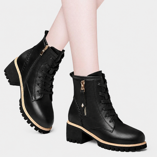 Zoila | Botines negros con cordones