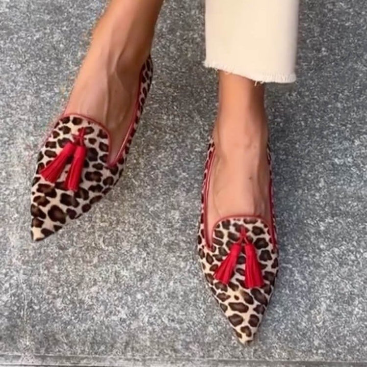 Lucía | Mocasín en punta con estampado gráfico y borlas