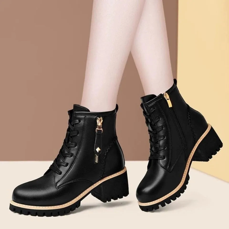 Zoila | Botines negros con cordones