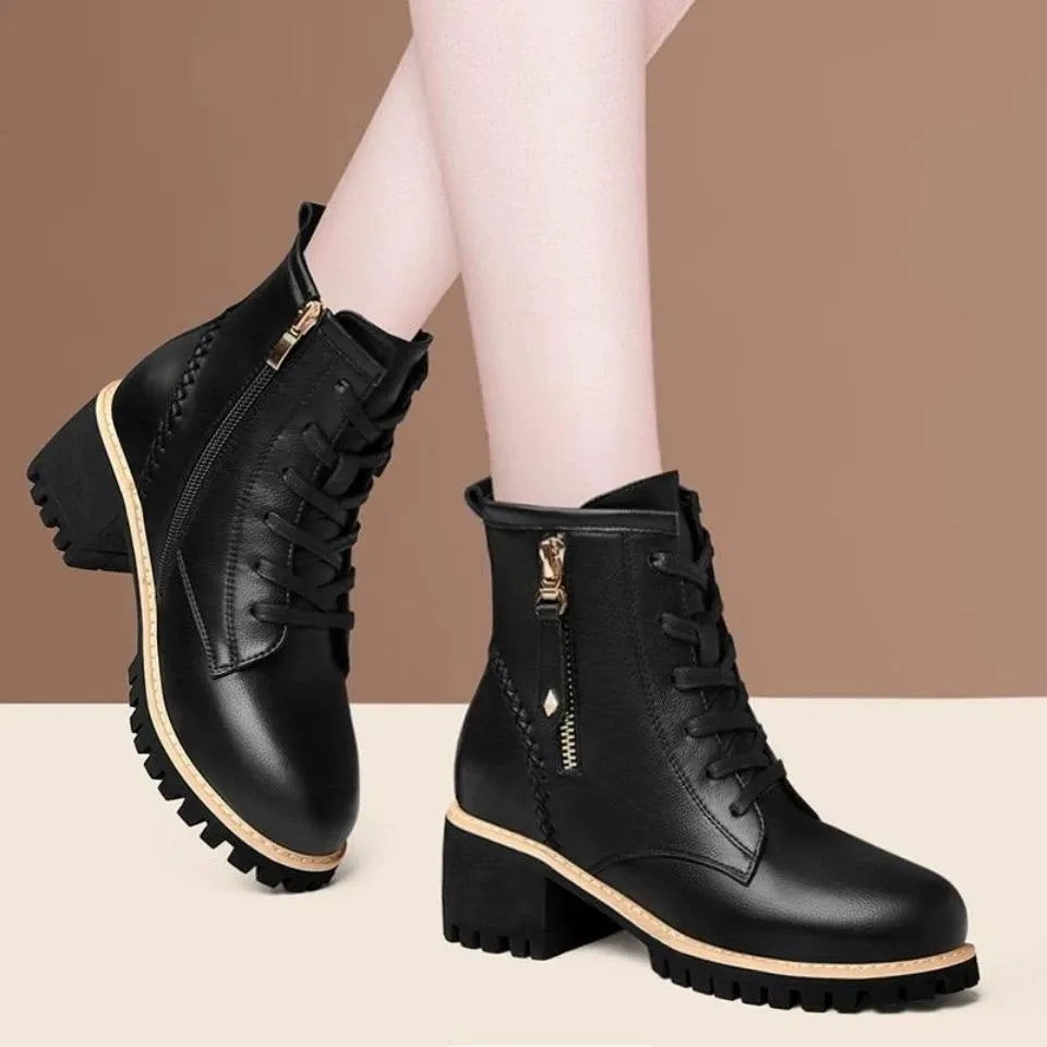 Zoila | Botines negros con cordones