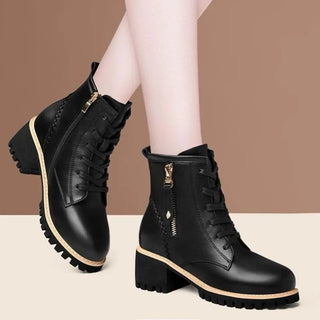 Zoila | Botines negros con cordones