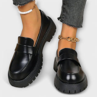 Ximena | Mocasín negro con plataforma